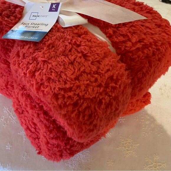 NWT Mainstays Red Faux Shearling Blanket 102”x90” - Picture 4 of 6
